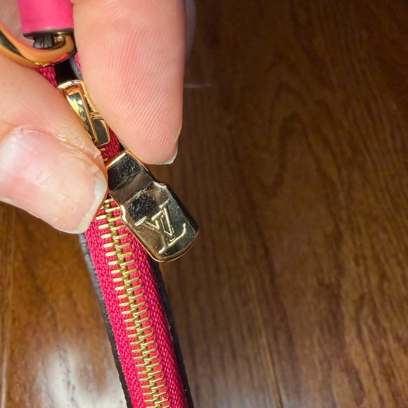 LV Neverfull BB Pouch in Rose Pondicherry - Picture 5 of 6